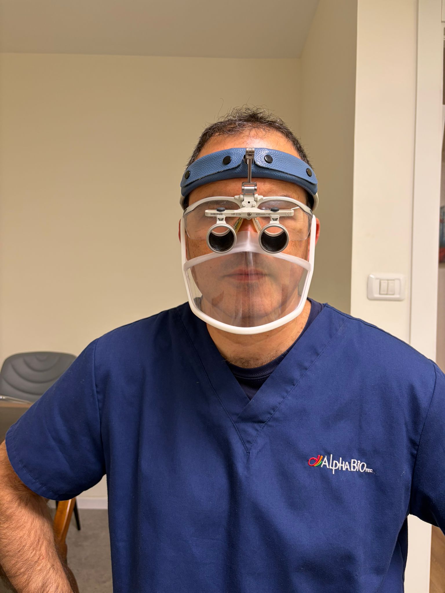 Dr. Eyal Politi wearing the SCUDOdoc mask